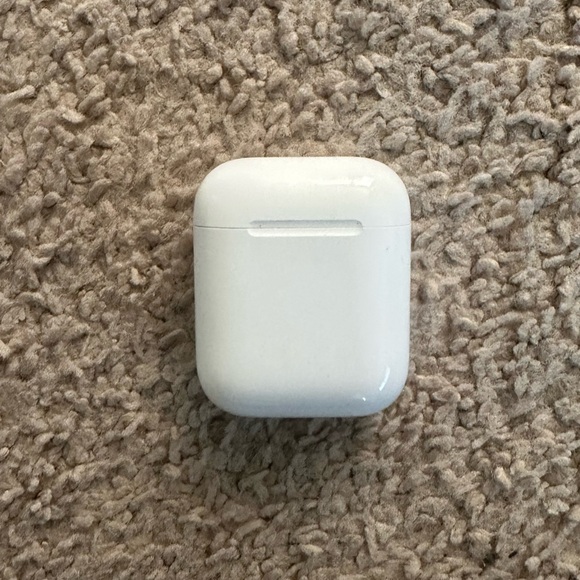 APPLE AirPods - Picture 2 of 5